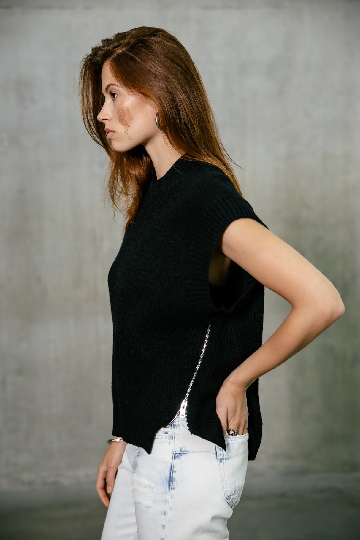 PULL SANS MANCHE FREEMANT.PORTER