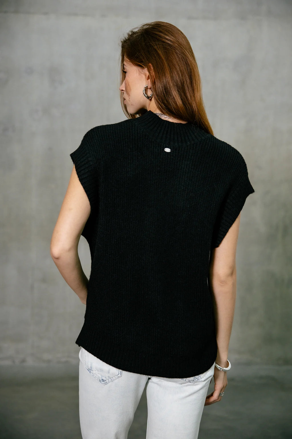 PULL SANS MANCHE FREEMANT.PORTER