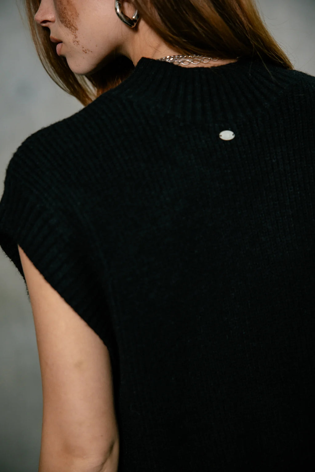 PULL SANS MANCHE FREEMANT.PORTER