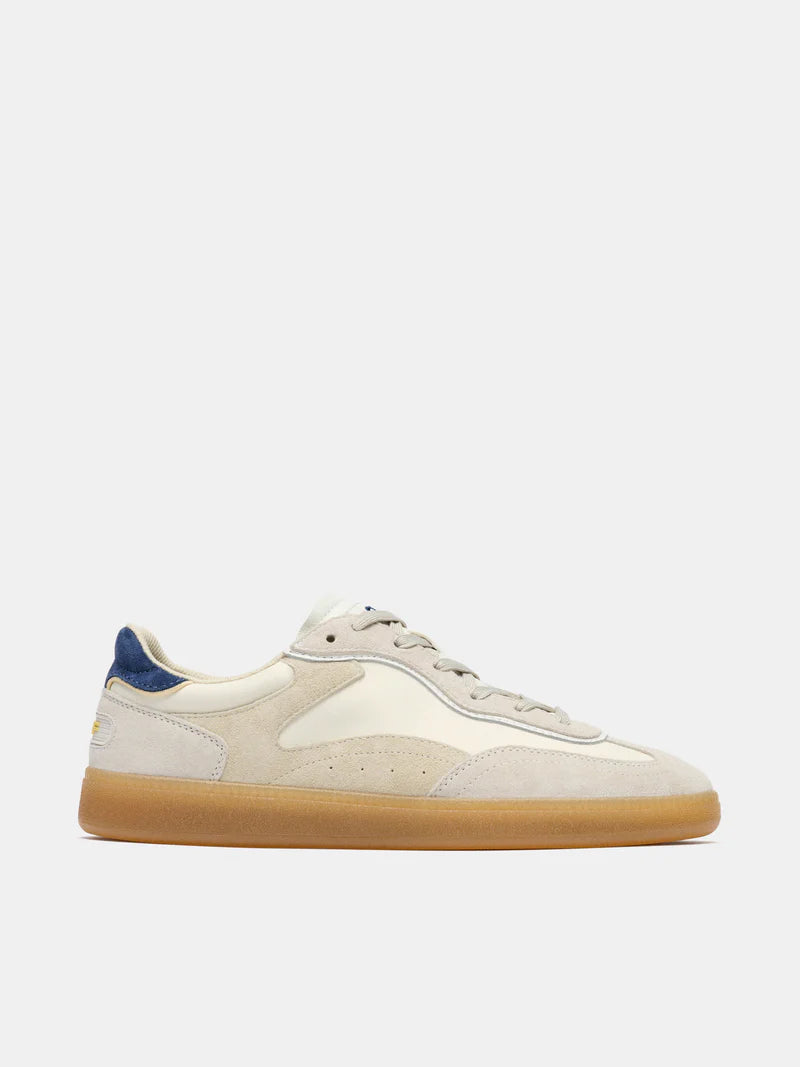 Basket HOFF ALLEY sneaker suède beige vue trois-quarts avant