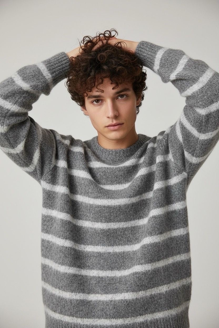 Pull col rond bicolore noir gris maille duveteuse motif rayé