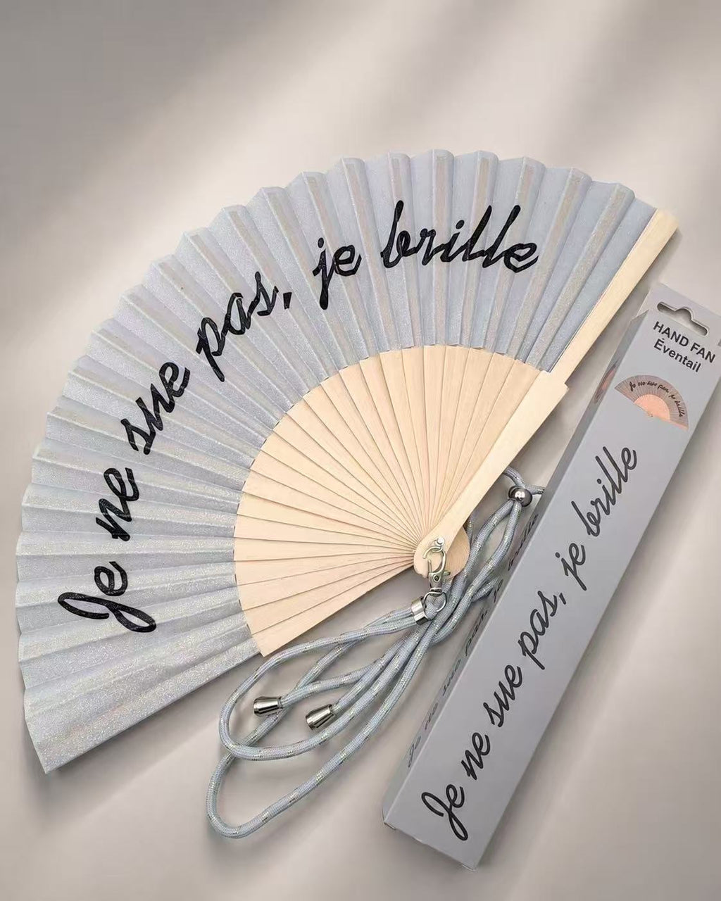 Éventail Je ne sue pas je brille - blanc nacré écriture cursive