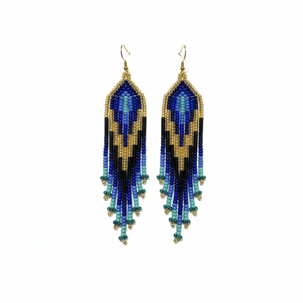 Boucles d'oreilles bleues et dorées fond blanc