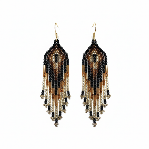 Boucles d'oreilles noires et dorées fond blanc