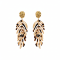 Boucles d'oreilles pétales écaille fond blanc droites