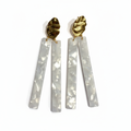 Boucles d'oreilles puce dorée pendants résine 