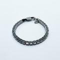Bracelet sur fond blanc luxueux