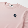 Gros plan t-shirt rose avec étiquette col