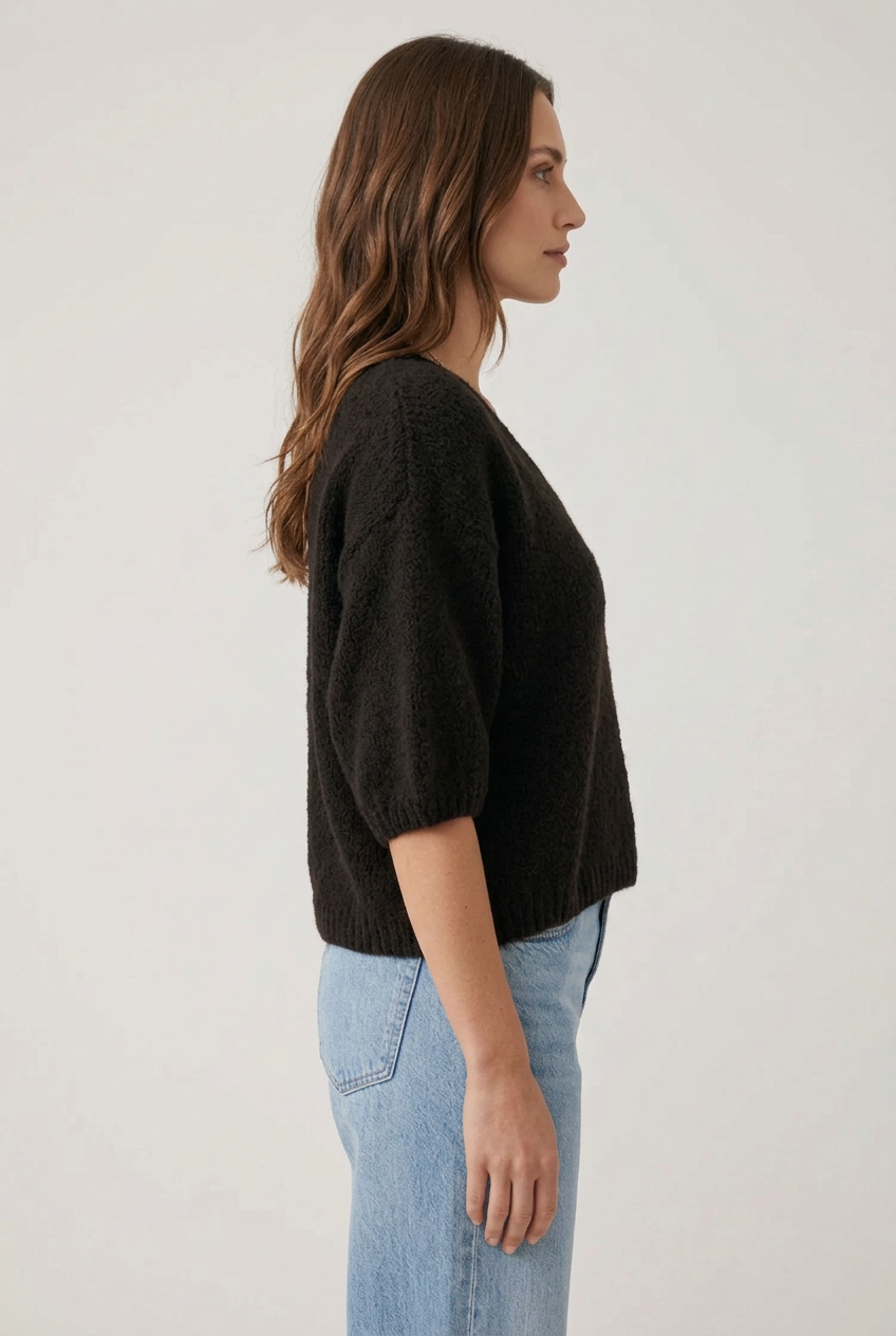 Pull Maëlys noir de profil